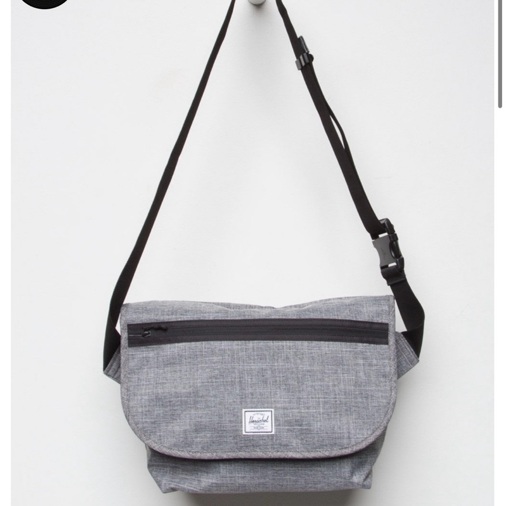 Herschel Supply Co. Grade Mid-Volume messenger bag